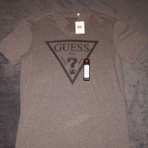 NWT GUESS LOGO TEE
